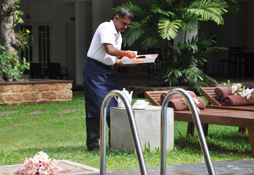 Lanka Bangla Inn Villas Restaurant & Travels Katunayake Exterior photo