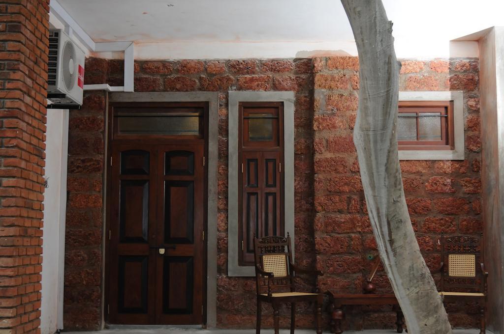 Lanka Bangla Inn Villas Restaurant & Travels Katunayake Exterior photo