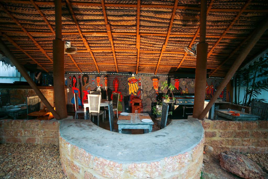 Lanka Bangla Inn Villas Restaurant & Travels Katunayake Exterior photo