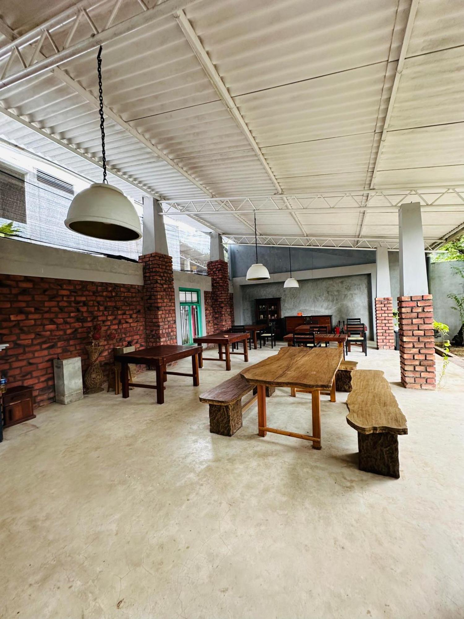 Lanka Bangla Inn Villas Restaurant & Travels Katunayake Exterior photo