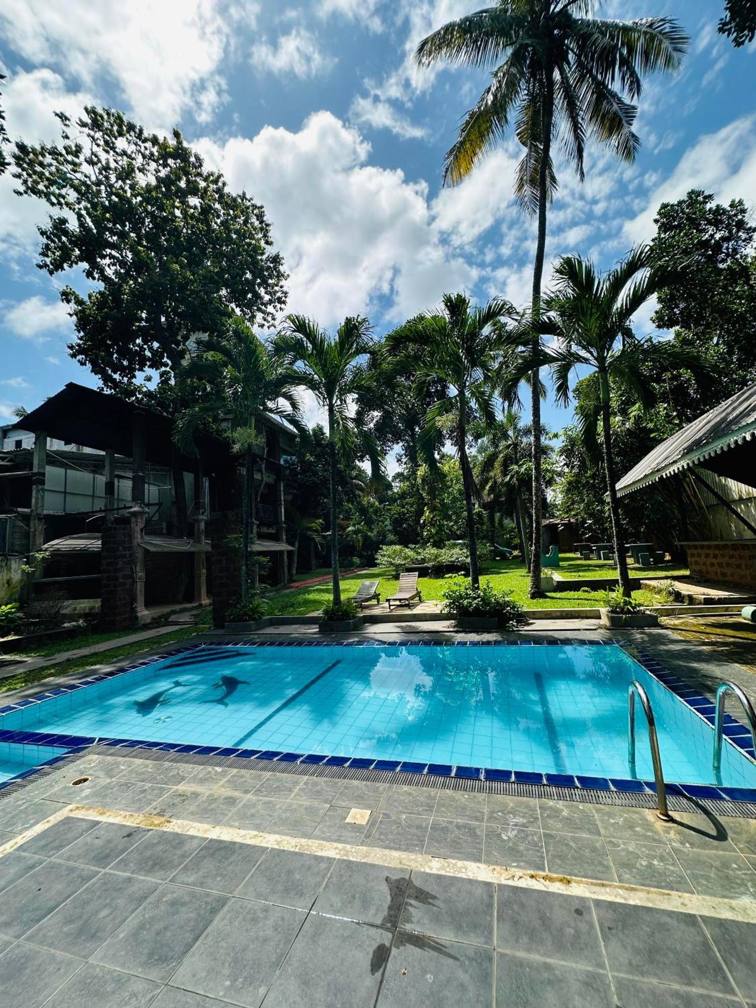 Lanka Bangla Inn Villas Restaurant & Travels Katunayake Exterior photo