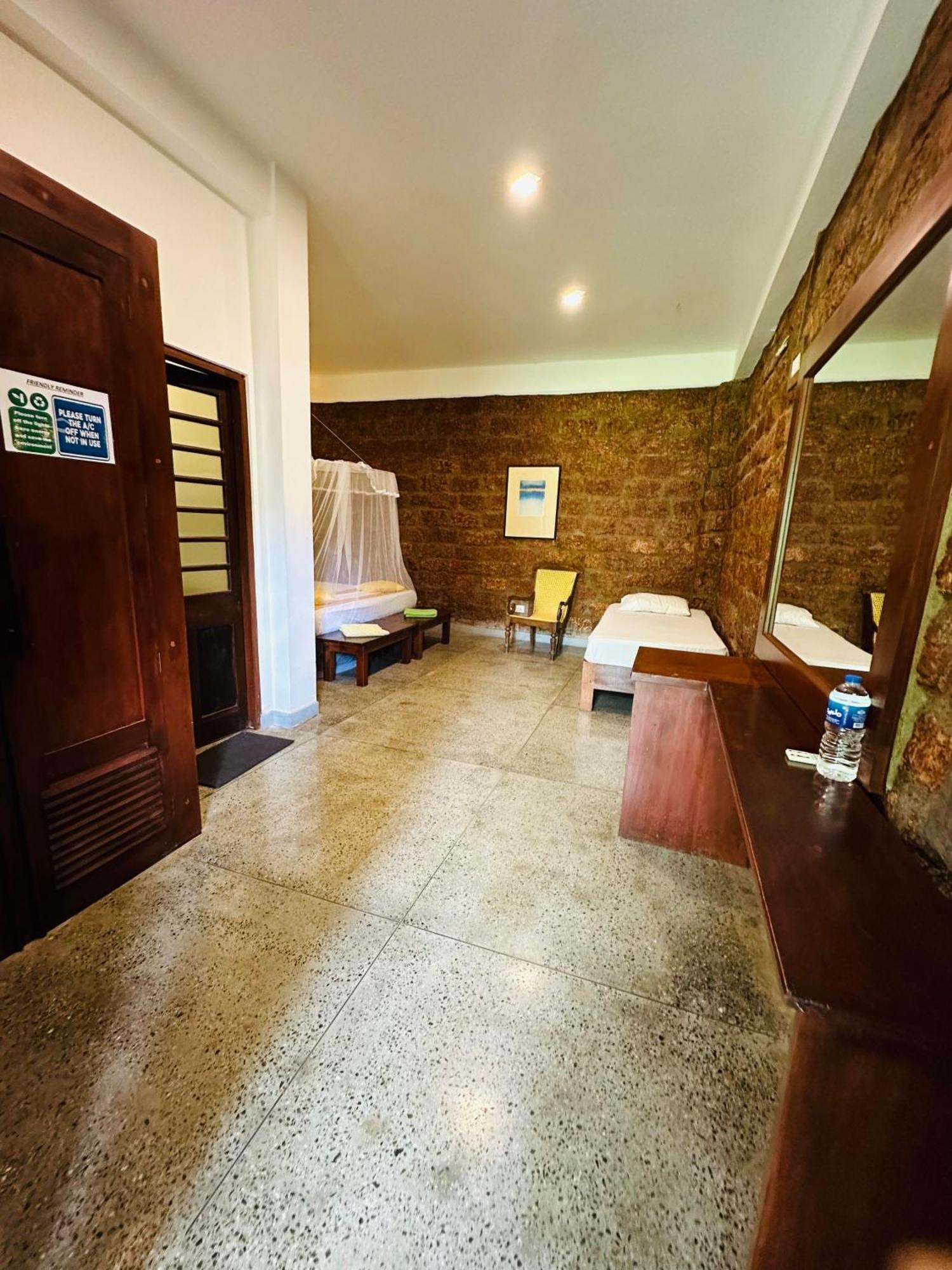 Lanka Bangla Inn Villas Restaurant & Travels Katunayake Exterior photo