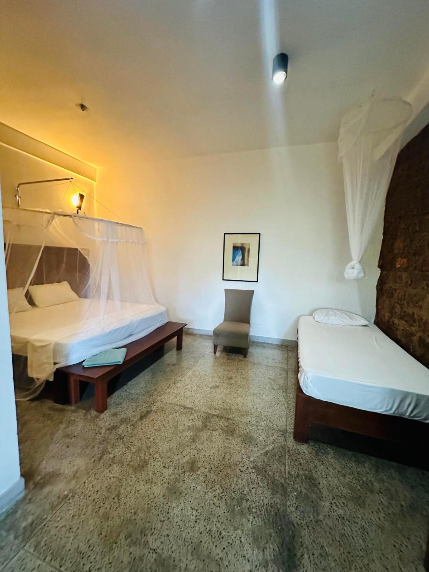 Lanka Bangla Inn Villas Restaurant & Travels Katunayake Exterior photo