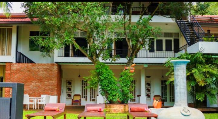 Lanka Bangla Inn Villas Restaurant & Travels Katunayake Exterior photo